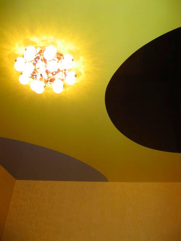 спайка потолков Эффективный, недорогой и яркий способ сделать интерьер ярче - это заказать в компании "Инталия" спаянные полотна натяжного потолка. С помощью этой технологии, вы сможете добиться эффекта многоуровневого натяжного потолка, но ощутимо дешевле и с некоторыми приятными отличиями.Эффективный, недорогой и яркий способ сделать интерьер ярче - это заказать в компании "Инталия" спаянные полотна натяжного потолка. С помощью этой технологии, вы сможете добиться эффекта многоуровневого натяжного потолка, но ощутимо дешевле и с некоторыми приятными отличиями.