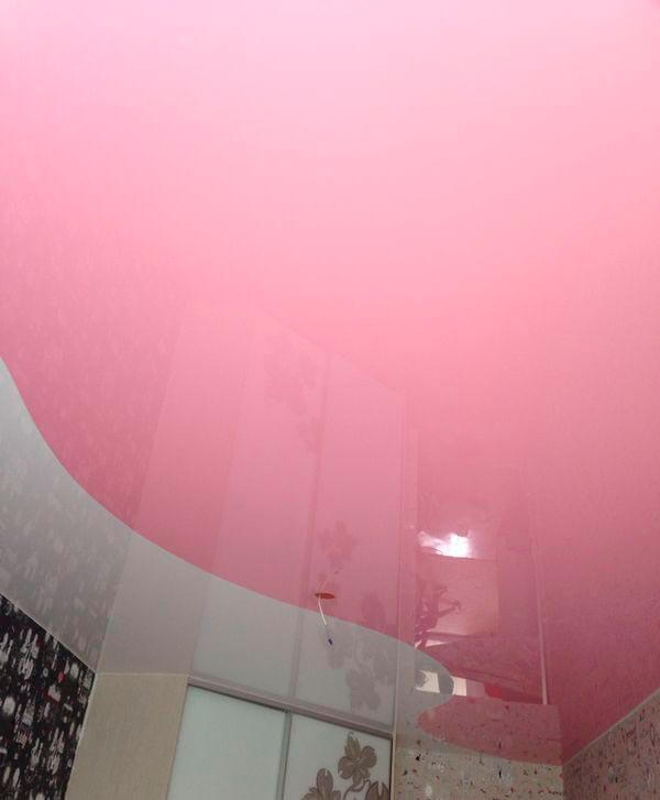 спайка потолков Эффективный, недорогой и яркий способ сделать интерьер ярче - это заказать в компании "Инталия" спаянные полотна натяжного потолка. С помощью этой технологии, вы сможете добиться эффекта многоуровневого натяжного потолка, но ощутимо дешевле и с некоторыми приятными отличиями.Эффективный, недорогой и яркий способ сделать интерьер ярче - это заказать в компании "Инталия" спаянные полотна натяжного потолка. С помощью этой технологии, вы сможете добиться эффекта многоуровневого натяжного потолка, но ощутимо дешевле и с некоторыми приятными отличиями.