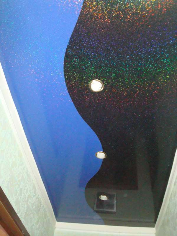 спайка потолков Эффективный, недорогой и яркий способ сделать интерьер ярче - это заказать в компании "Инталия" спаянные полотна натяжного потолка. С помощью этой технологии, вы сможете добиться эффекта многоуровневого натяжного потолка, но ощутимо дешевле и с некоторыми приятными отличиями.Эффективный, недорогой и яркий способ сделать интерьер ярче - это заказать в компании "Инталия" спаянные полотна натяжного потолка. С помощью этой технологии, вы сможете добиться эффекта многоуровневого натяжного потолка, но ощутимо дешевле и с некоторыми приятными отличиями.