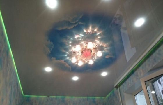 натяжной потолок Натяжной потолок желательно устанавливать на оштукатуренные, прошпаклеванные и подготовленные для покраски или оклейки обоями стены.Почему?