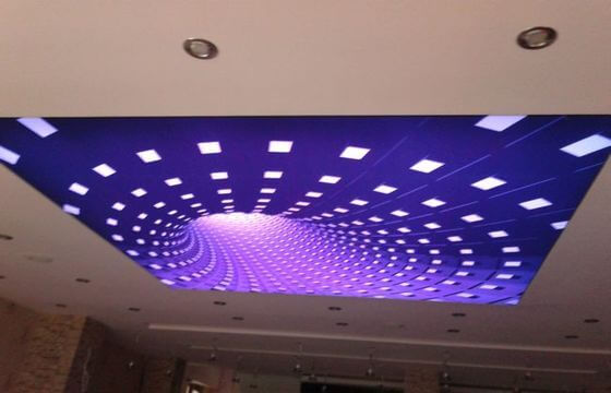 3д5.NsZaY 3D потолки,натяжные 3D потолки Необходимое освещение для 3D натяжного потолка вы можете купить в нашей компании при заказе натяжного потолка.Безусловно, натяжные потолки с эффектом 3D это самый атмосферный вариант украшения интерьера. Наверняка вы видели 3D-граффити, которое буквально разрывает реальность и наполняет ее самым невообразимым? Теперь представьте, что такого же потрясающего эффекта можно достигнуть благодаря натяжным потолкам 3D.