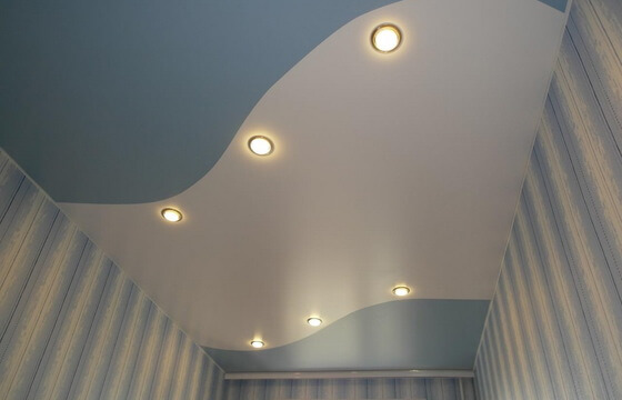 спайка потолков Эффективный, недорогой и яркий способ сделать интерьер ярче - это заказать в компании "Инталия" спаянные полотна натяжного потолка. С помощью этой технологии, вы сможете добиться эффекта многоуровневого натяжного потолка, но ощутимо дешевле и с некоторыми приятными отличиями.Эффективный, недорогой и яркий способ сделать интерьер ярче - это заказать в компании "Инталия" спаянные полотна натяжного потолка. С помощью этой технологии, вы сможете добиться эффекта многоуровневого натяжного потолка, но ощутимо дешевле и с некоторыми приятными отличиями.