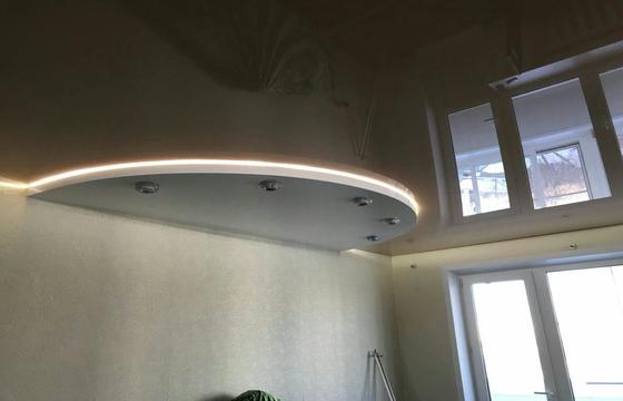 двухуровневые натяжные потолки Выбрать освещение для двухуровневого натяжного потолка вы можете в нашей компании. У нас широкий выбор светильников, люстр и светодиодной техники различной ценовой категории.