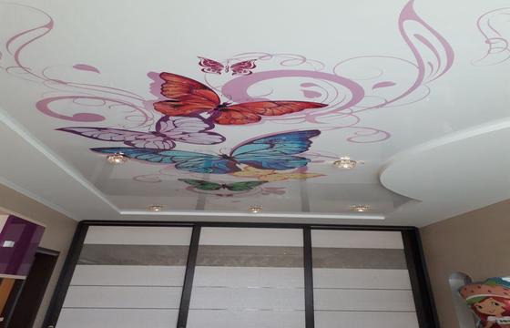 двухуровневые натяжные потолки Выбрать освещение для двухуровневого натяжного потолка вы можете в нашей компании. У нас широкий выбор светильников, люстр и светодиодной техники различной ценовой категории.