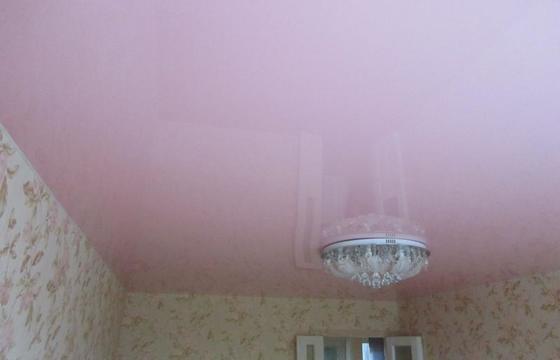 глянцевый натяжной потолок,глянцевые натяжные потолки <p>Глянцевые натяжные потолки – это недорогой и качественный вариант внести в интерьер исключительность и яркость. Благодаря многообразию цветов вы можете подобрать не просто белый глянцевый натяжной потолок, а идеально подходящий именно для вашего помещения вариант. «Зеркальный» эффект такого потолка со временем не выцветет и не улетучится, а уход за ним не требует особых усилий. Глянцевый натяжной потолок это идеальный вариант для размещения в спальне, коридоре, любой маленькой комнате, или даже в ванной – глянцевые потолки устойчивы к высокой влажности.
Обращайтесь в компанию «Инталия», и наши мастера подберут под ваш глянцевый натяжной потолок подходящее освещение, которое раскроет его красоту в полной мере. Светильники и люстры вы можете приобрести у нас при заказе натяжного потолка.Глянцевые натяжные потолки – это недорогой и качественный вариант внести в интерьер исключительность и яркость. Благодаря многообразию цветов вы можете подобрать не просто белый глянцевый натяжной потолок, а идеально подходящий именно для вашего помещения вариант.</p>