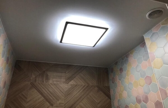 натяжные потолки для ванной комнаты,натяжной потолок для ванной Выбор натяжного потолка для ванной комнаты – ответственная задача, ведь чтобы не испортиться, потолок должен соответствовать многим требованиям: